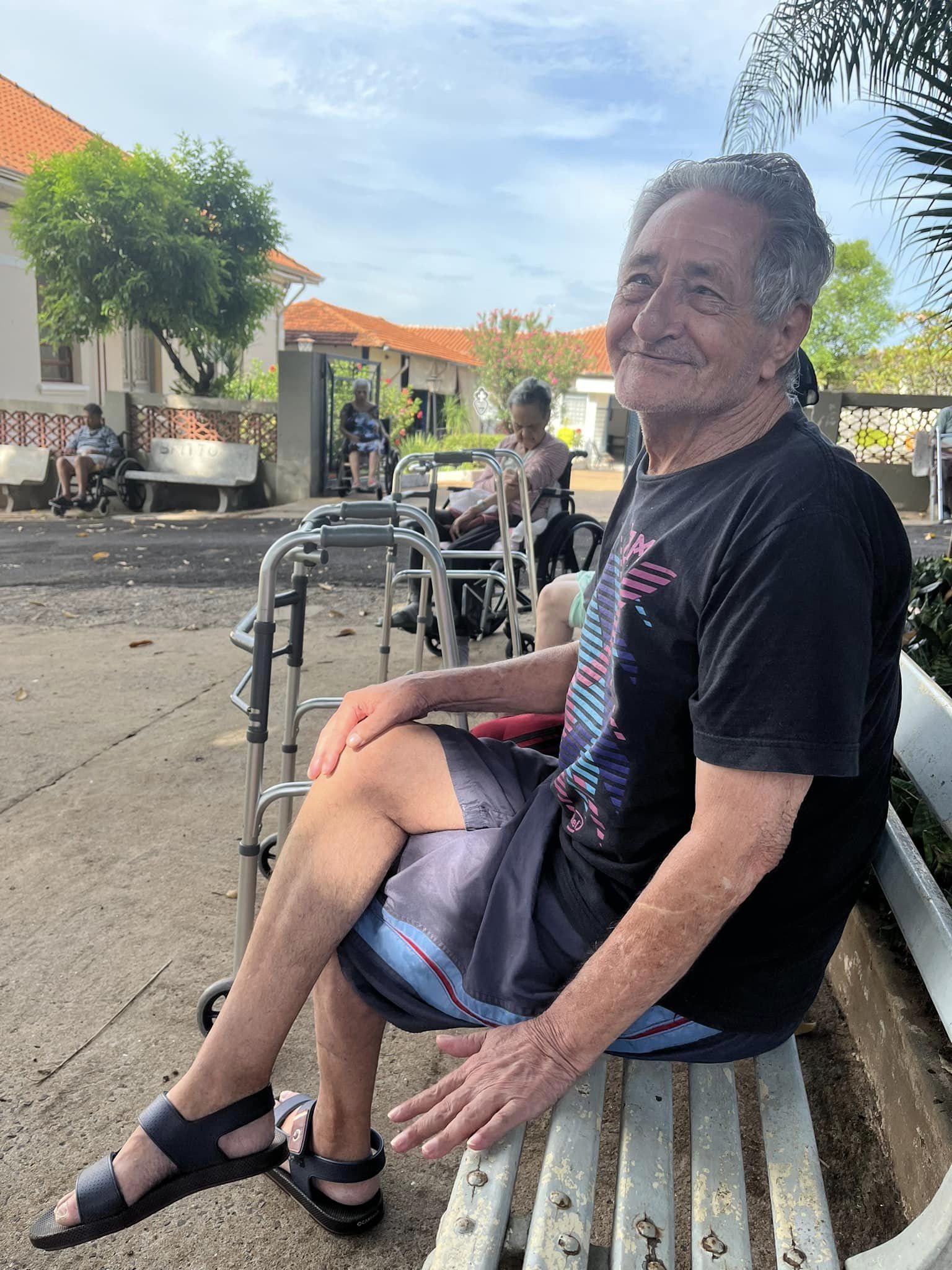 Roda de historia e lanche da manh no jardim 