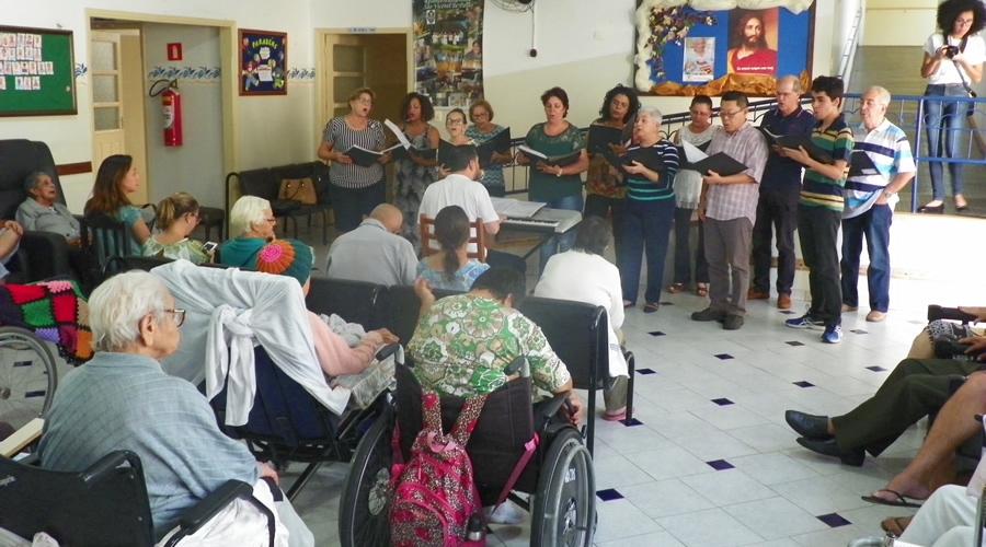 Idosos do Recanto So Vicente de Paulo recebem Canto em qualquer Canto 