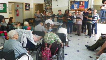 Idosos do Recanto So Vicente de Paulo recebem Canto em qualquer Canto - 